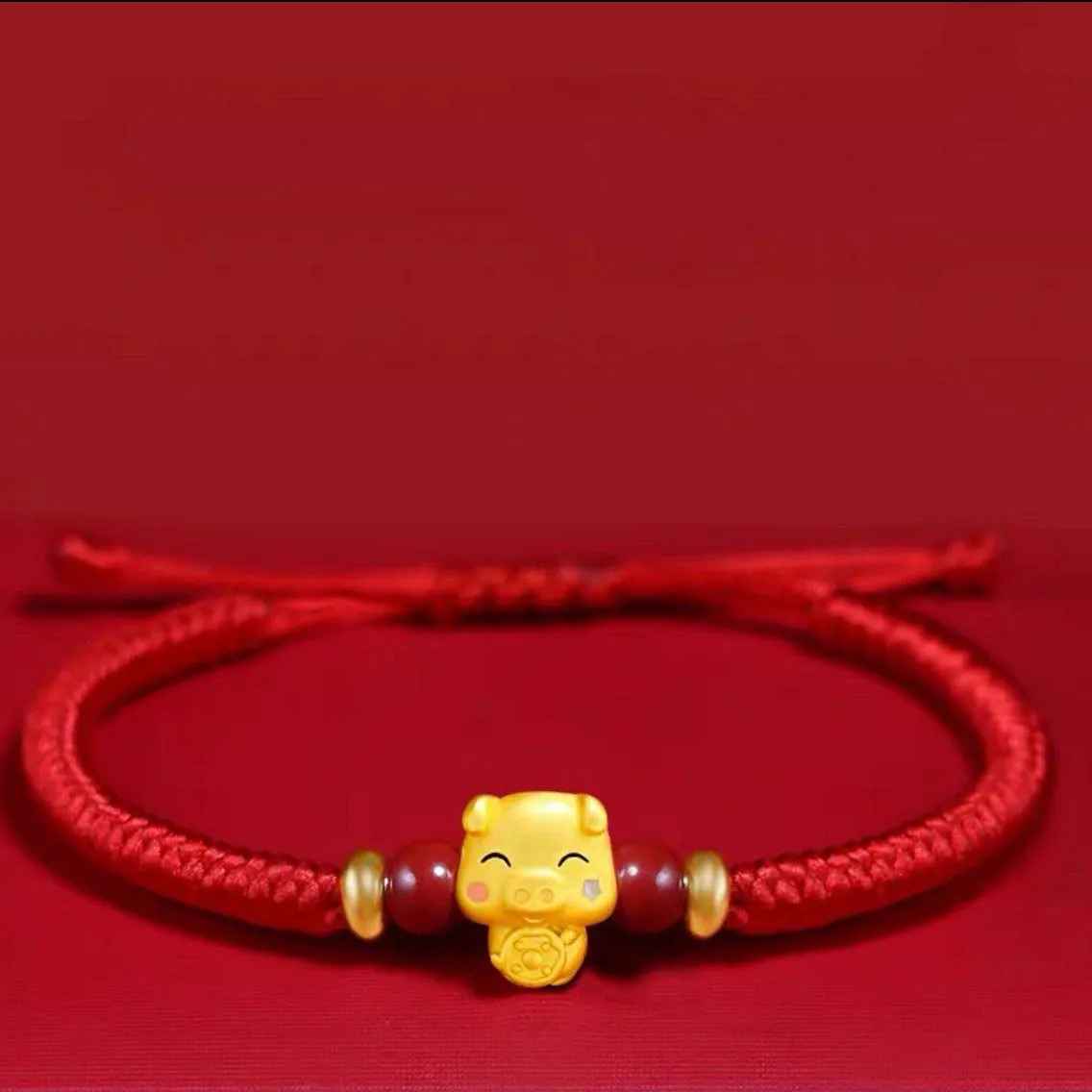 Bracelet signe Cochon inspiré des douze animaux chinois. Un bijou personnalisé pensé pour une attention symbolique.