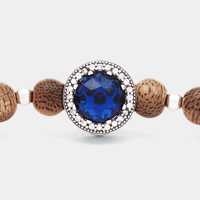 Perles en bois d’agar révélant un veinage organique et des nuances brunes chaleureuses.