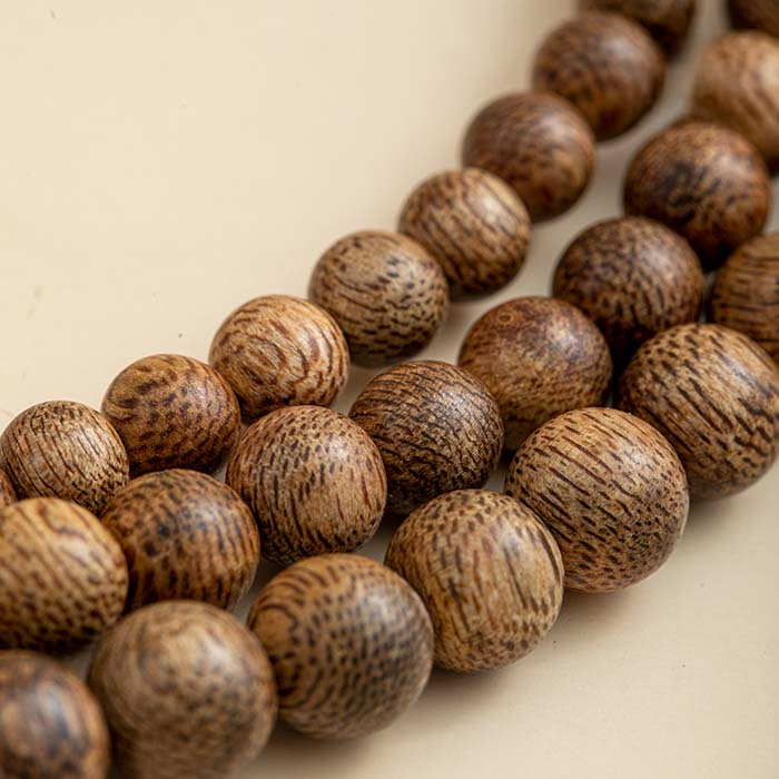Bracelet en bois d’agar naturel avec breloque Pixiu en argent massif.