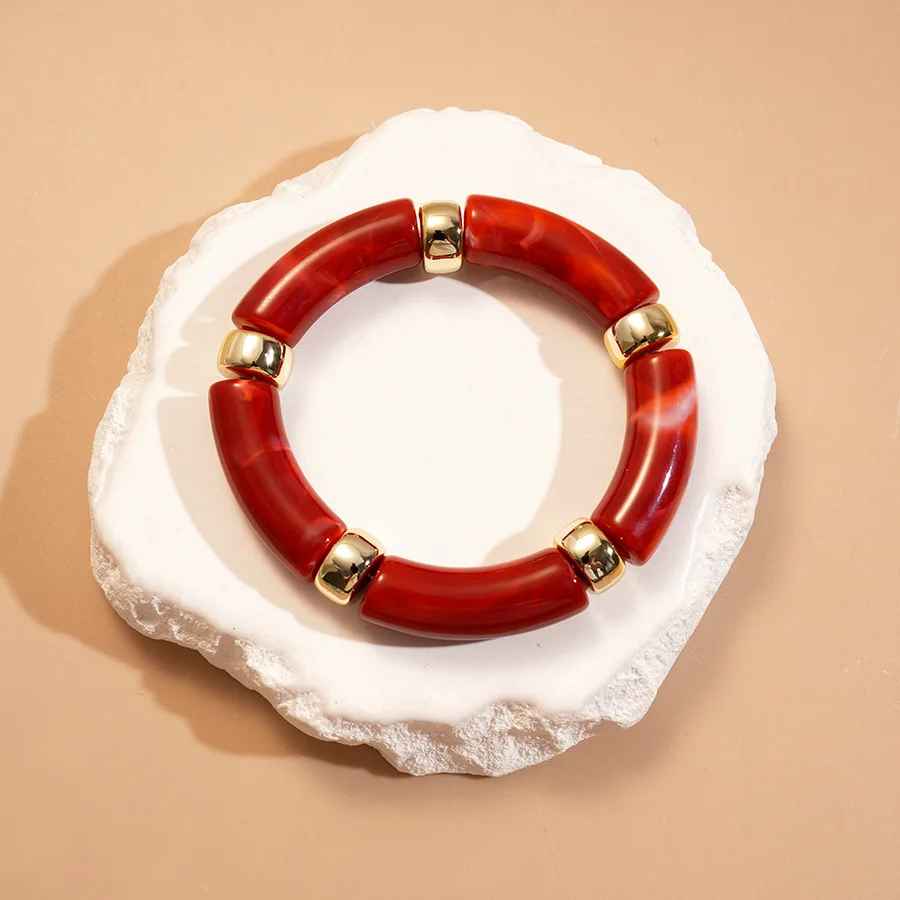 Bangle caramel épais aux transparences chaleureuses.