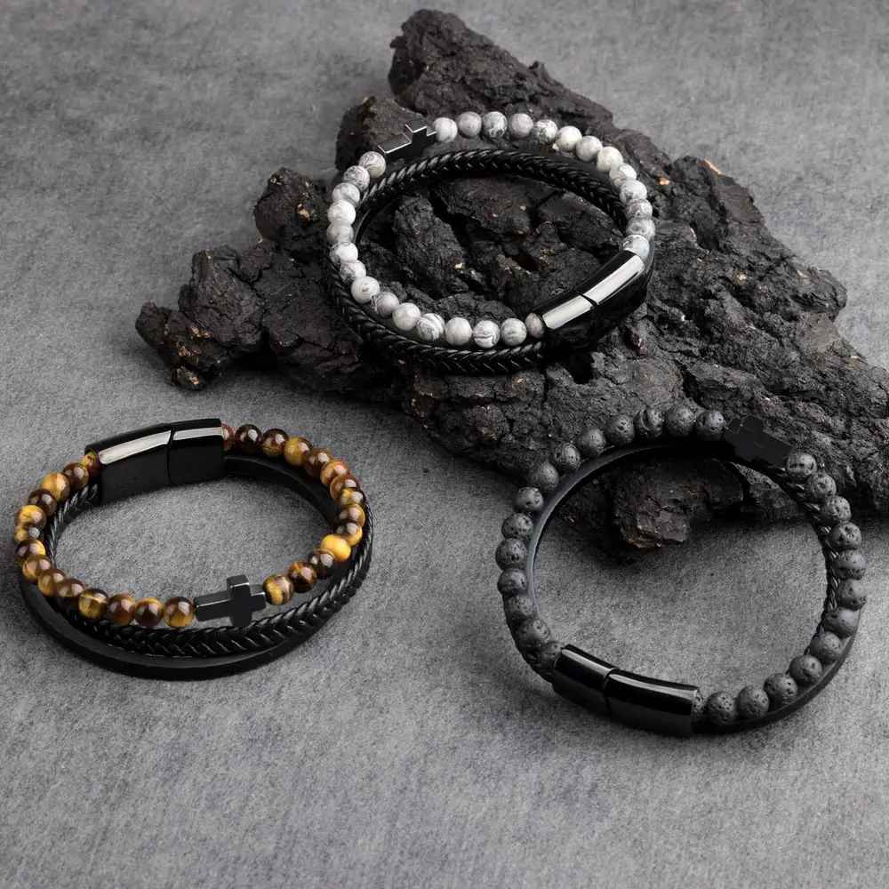 Bracelet cuir avec fermoir magnétique en acier inoxydable noir.