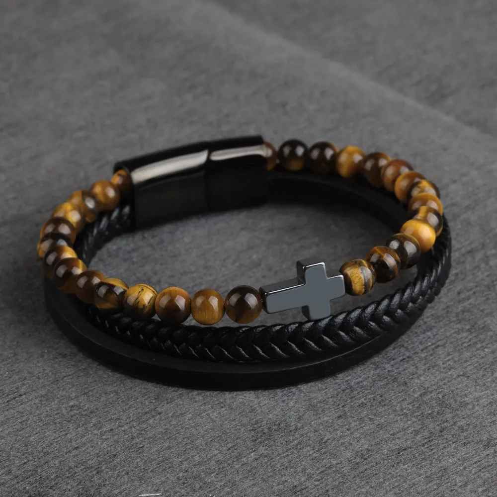 Bracelet en cuir et perles d’onyx mat pour un style sobre et épuré.