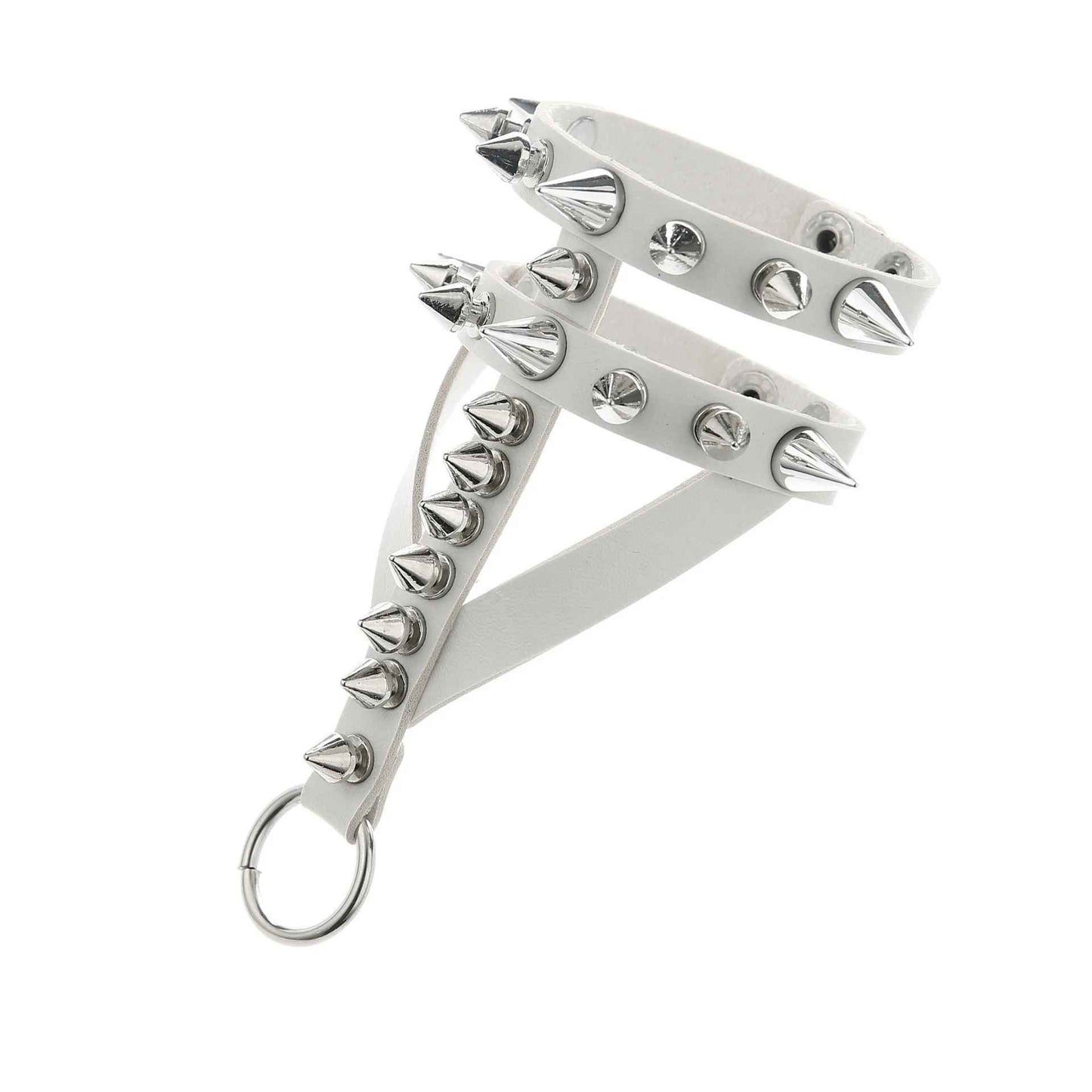 Bracelet noir gothique avec sangles croisées et clous évoquant une armure.