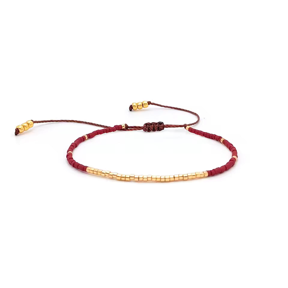 Bracelet doré en perles Miyuki rappelant les tons chauds boho chic.