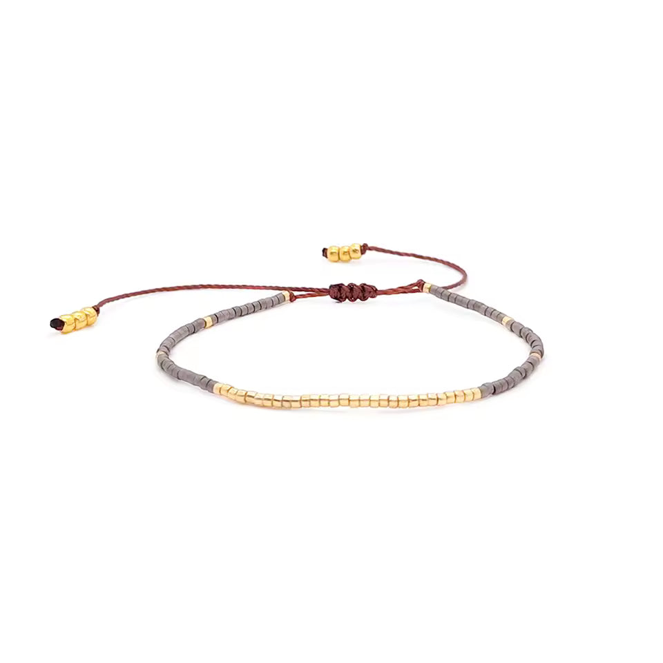 Bracelet ocre en perles Miyuki inspiré des couleurs ambrées.