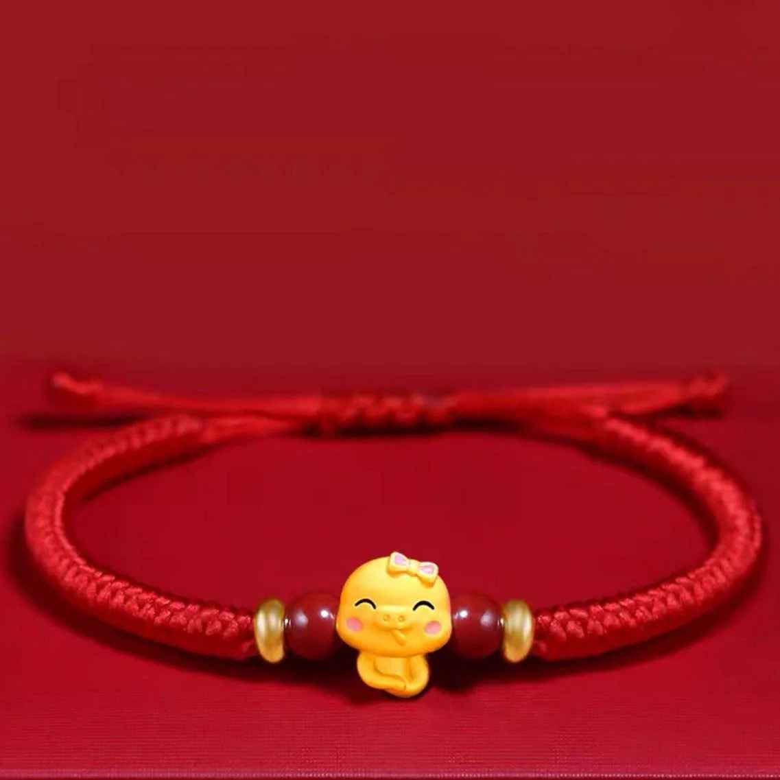 Bracelet signe Serpent avec médaillon animal doré. Une idée cadeau symbolique selon l’année de naissance.