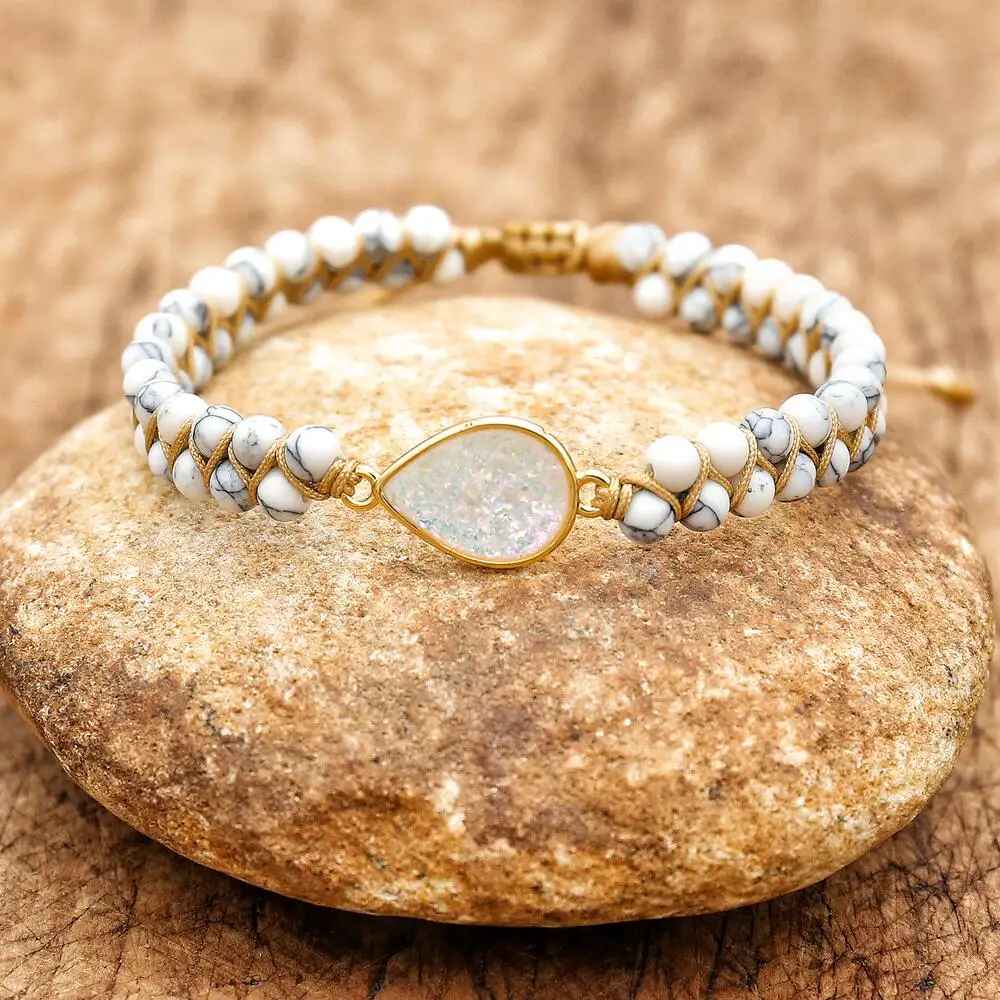 Bracelet spirituel Shamballa en pierres naturelles, favorisant paix et équilibre énergétique.