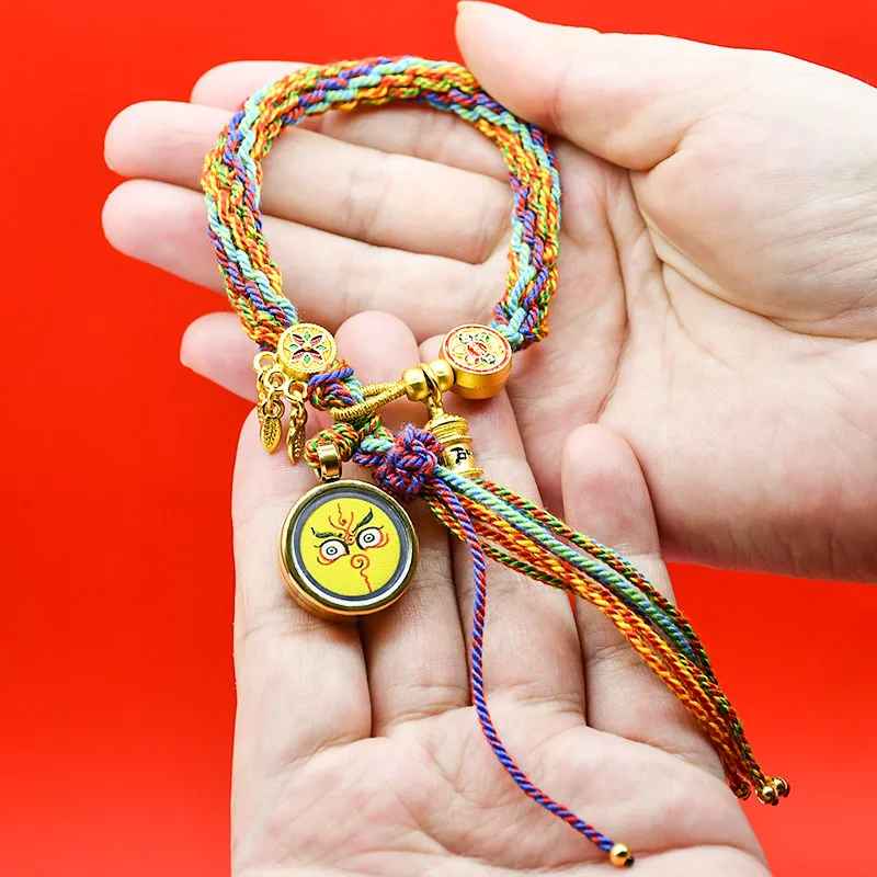 Cordon tressé à la main en teintes rouges, bleues et jaunes, style tibétain.