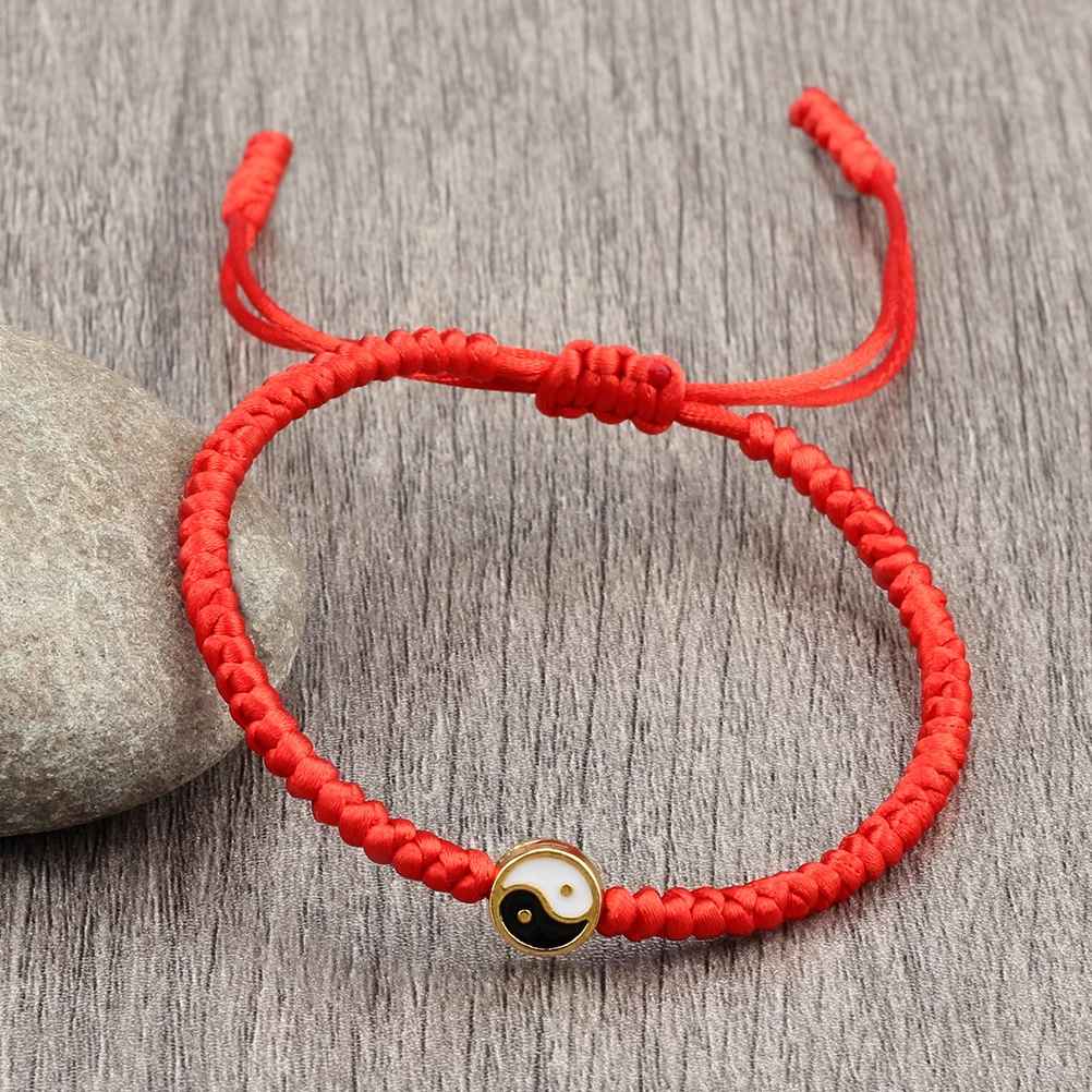Bracelet Yin Yang réglable, parfait comme cadeau symbolique pour marquer un nouveau départ. Sa finition légère permet un port confortable chaque jour.