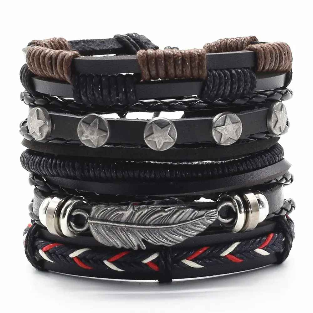 Ensemble de bracelets en cuir noir et brun avec plumes argentées et étoiles gravées, style bohème.