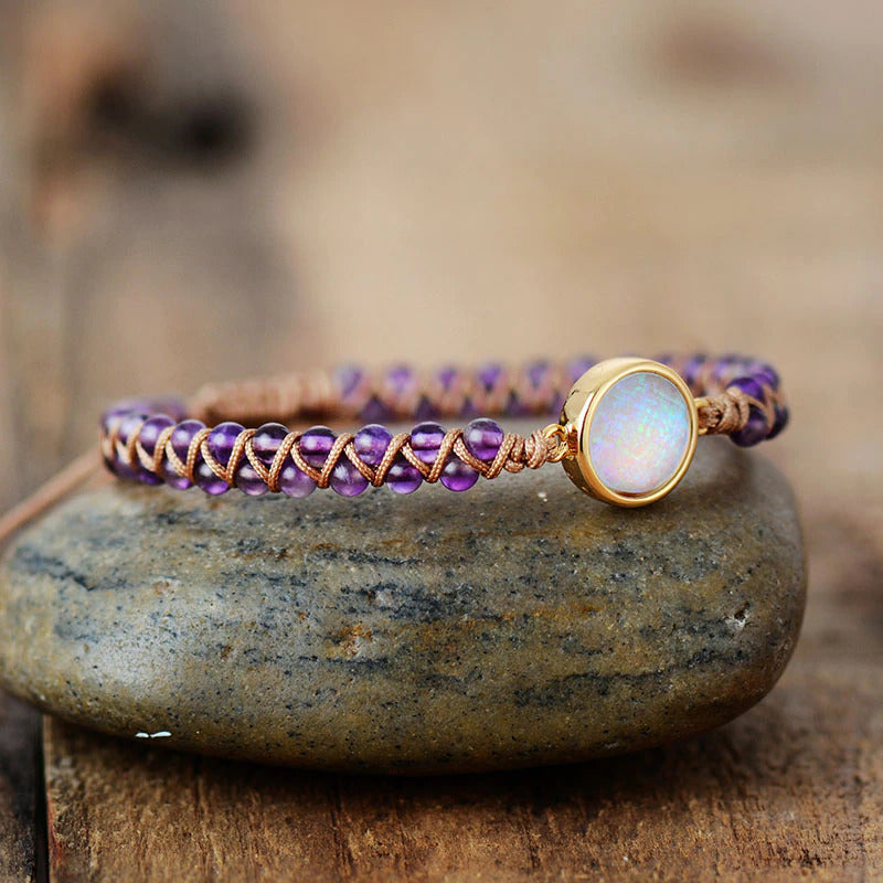 Bracelet spirituel Boho-chic violet et blanc, fait main.