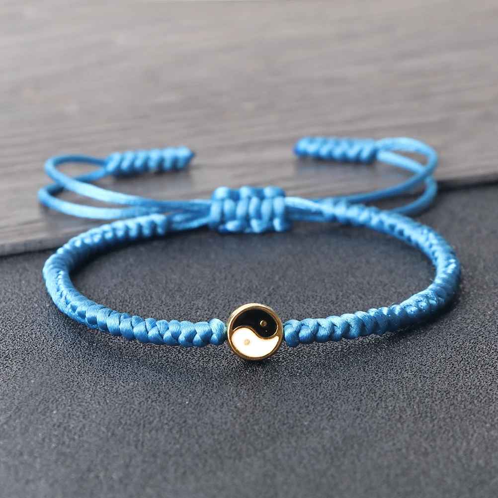 Système de glissière coulissante qui sécurise le bracelet tout en restant facile à manipuler.